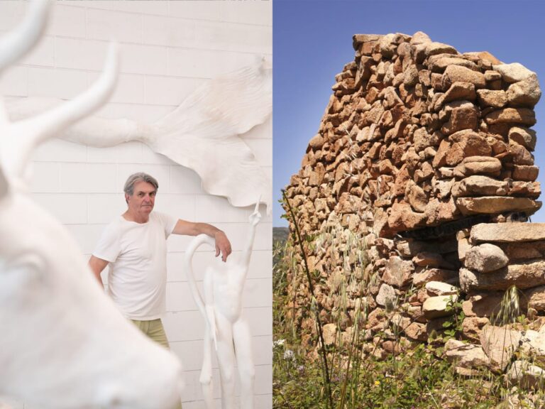 Ritratto di Dario Ghibaudo tra le sue opere, di fianco, il rudere di uno stazzo fotografato da Nanni Angeli